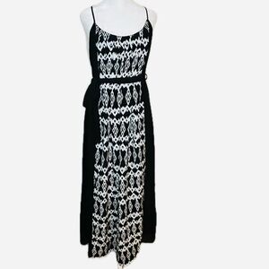 Francesca’s Collection Black & White Tribal Print Maxi dress – Size Small